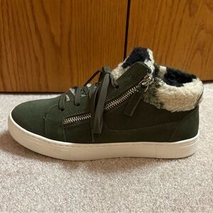 NWOT - Steve Madden Kameo Sneaker